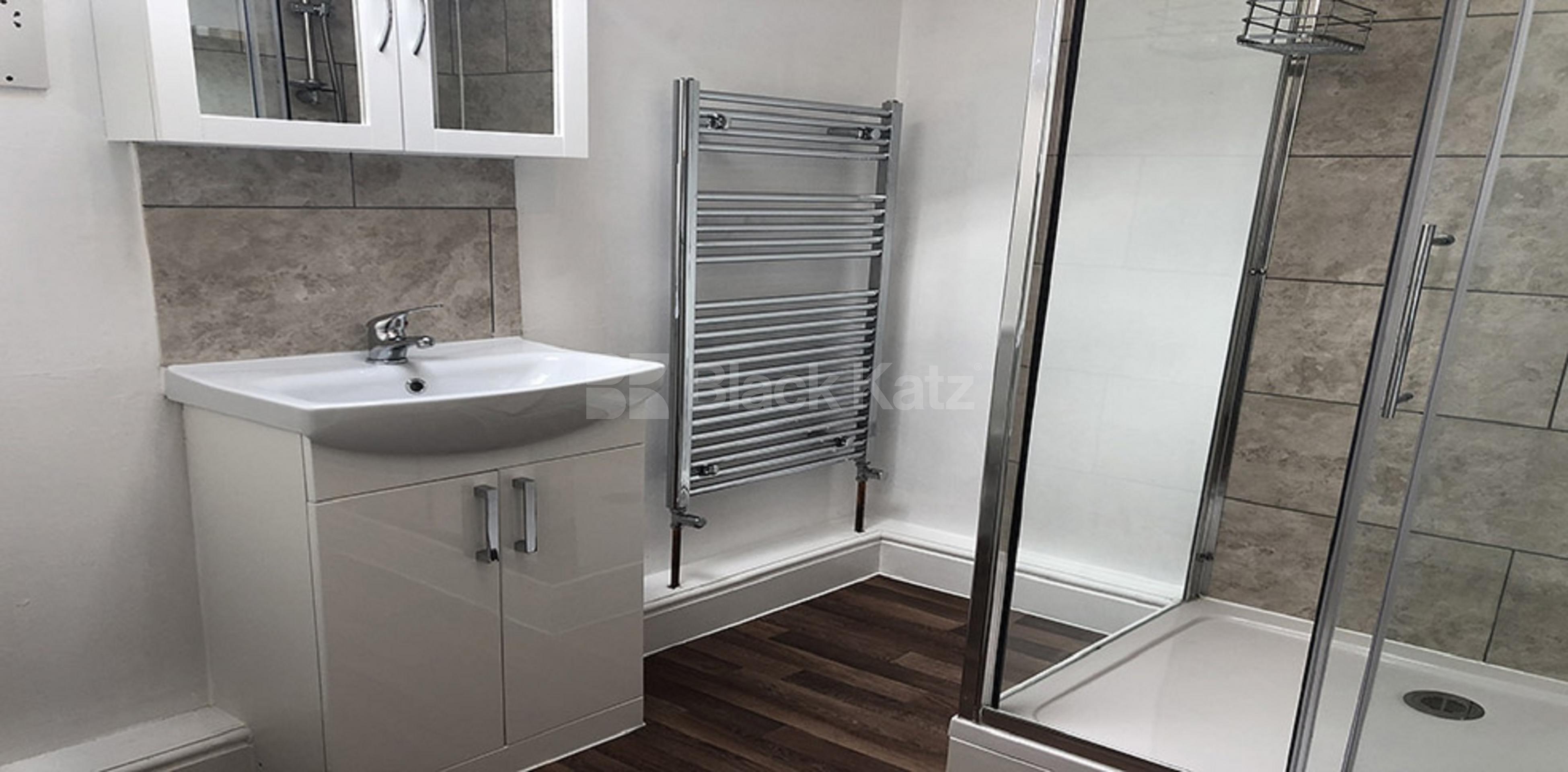 			LET , 2 Bedroom, 1 bath, 1 reception Apartment			 Cavendish Road , Clapham South  SW12